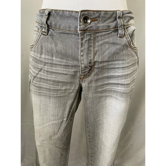 Dollhouse Light Gray Capri Jeans - 13 - Picture 2 of 12